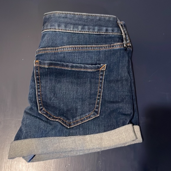 Express shortie low rise dark jean shorts - Picture 2 of 5